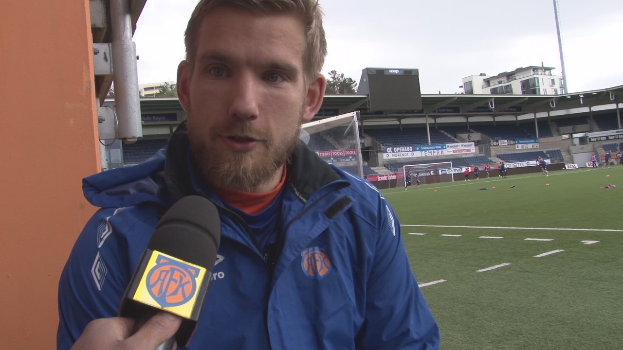 - Det går slag i slag